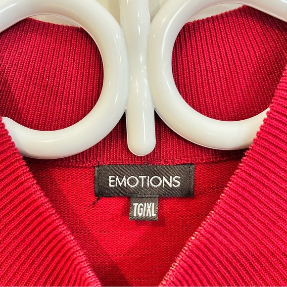 Emotions Red sweater with cat pattern and round neck. Very large size, plus size - Picture 2 of 6